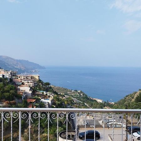 Casa Carmela Panoramic Center Apartment Taormina Bagian luar foto