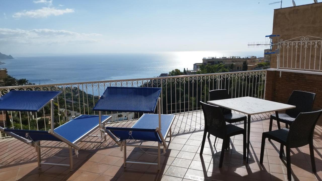 Casa Carmela Panoramic Center Apartment Taormina Bagian luar foto