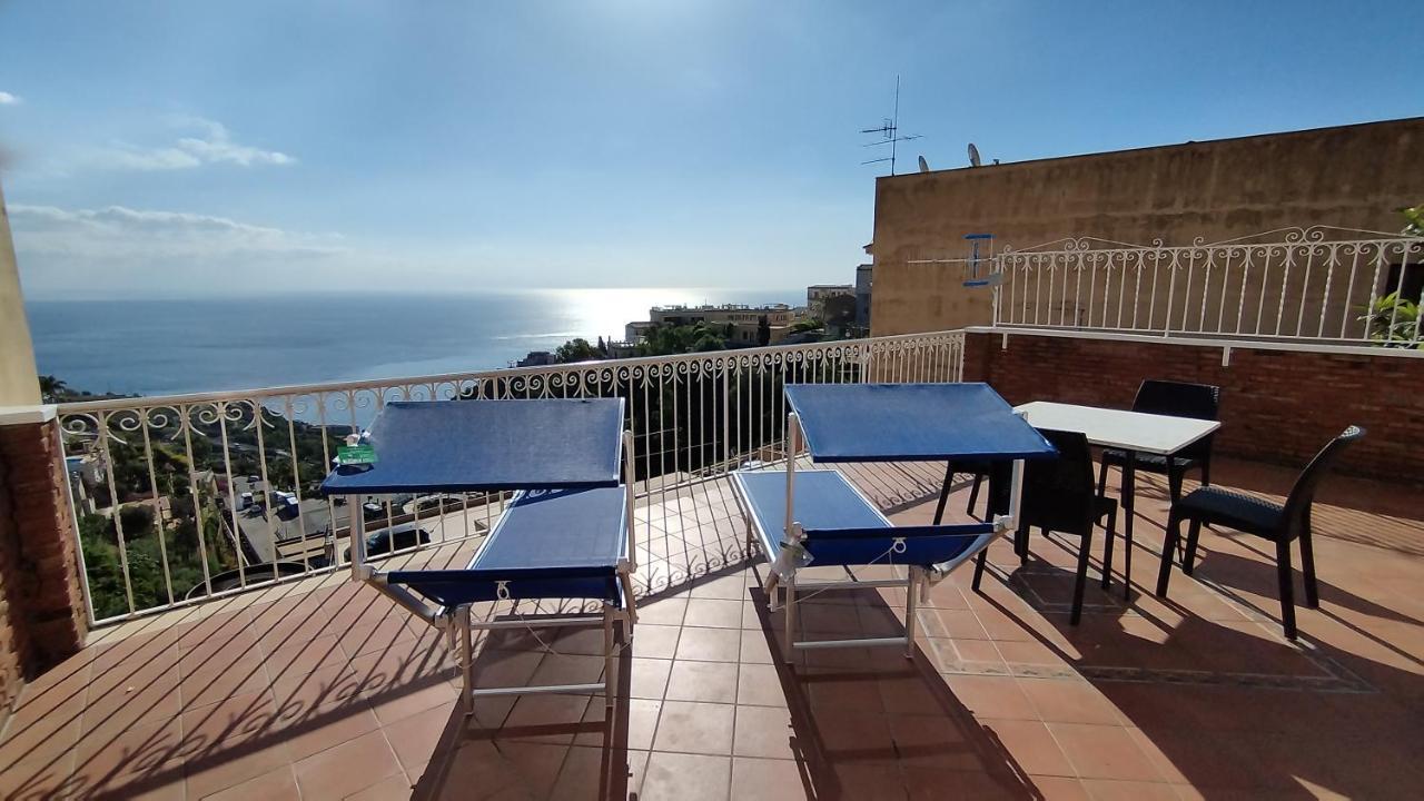 Casa Carmela Panoramic Center Apartment Taormina Bagian luar foto